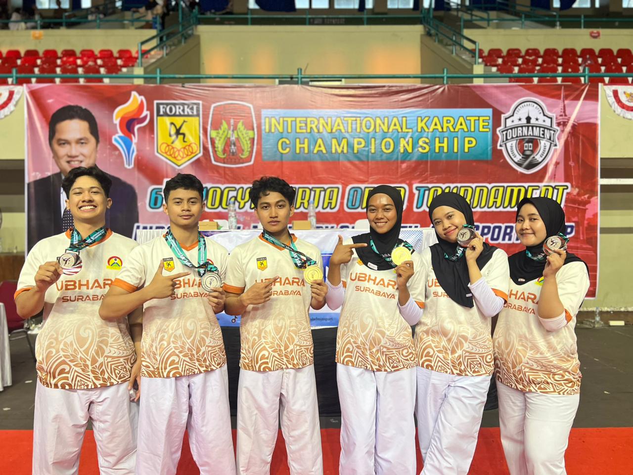 UKM Karate Ubhara Surabaya Raih 2 Medali Emas dan 4 Medali Perak di International Karate Championship Yogyakarta Open Tournament VI