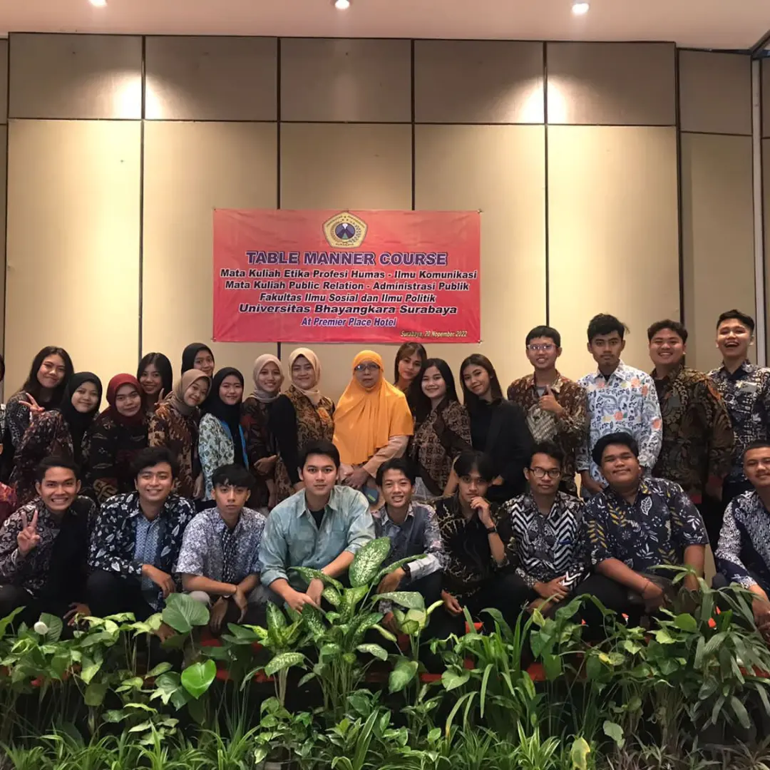 Table manner course Fisip Ubhara Surabaya