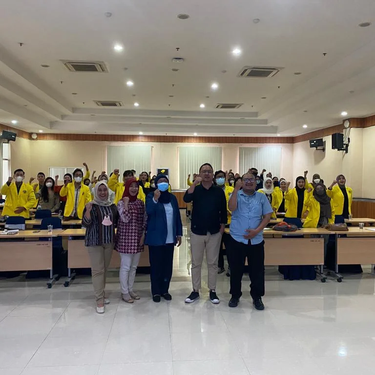 Kuliah lapangan digitalisasi layanan publik mahasiswa prodi administrasi publik fisip Ubhara Surabaya di Dinas Kominfo Jatim