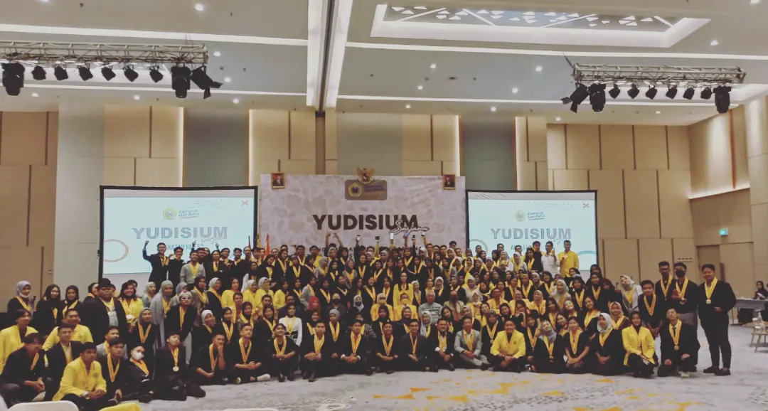 Selamat! 189 Mahasiswa FISIP Ubhara Surabaya Resmi Diyudisium