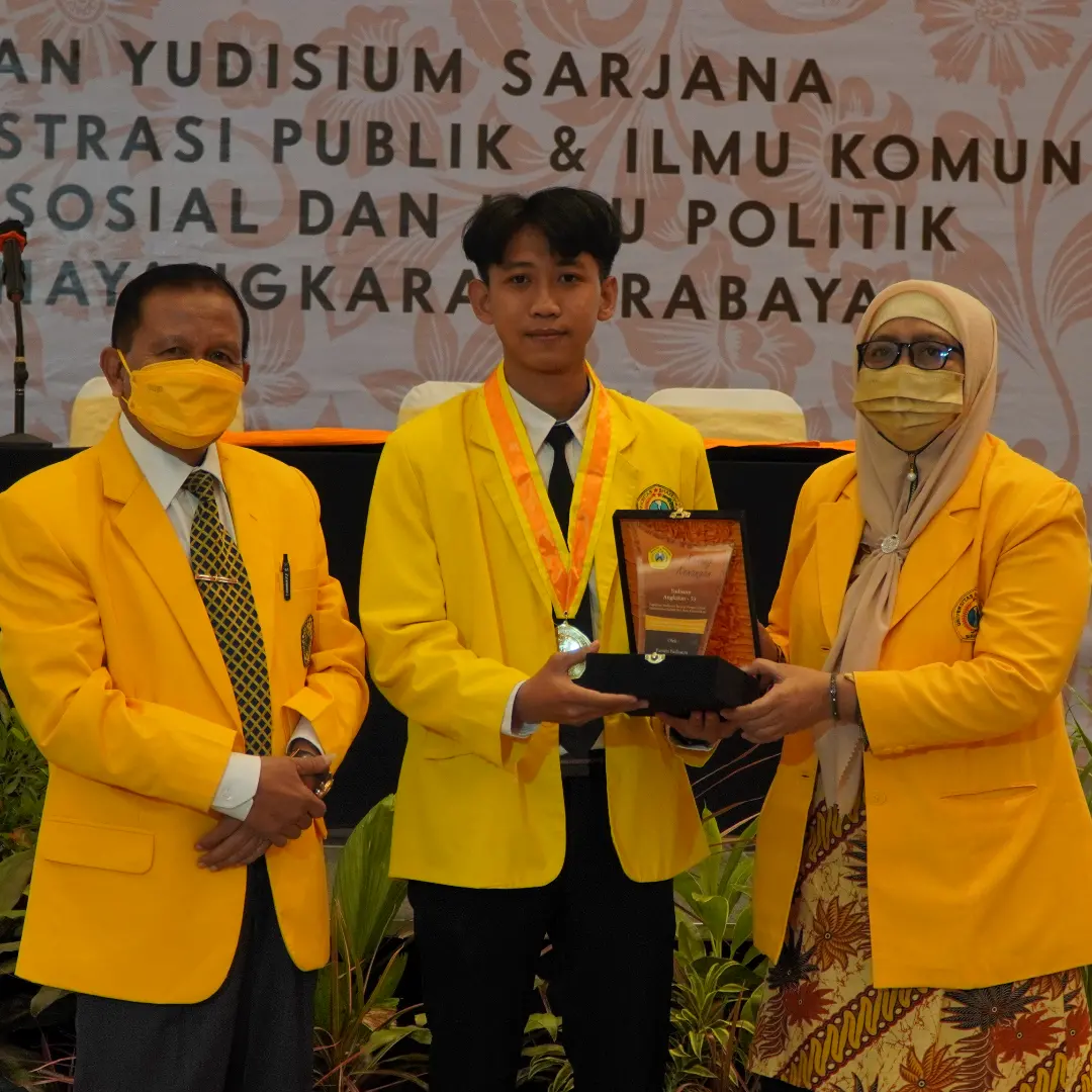 Cinderamata sebagai Ungkapan Apresiasi pada Penggelaran Yudisium FISIP Ubhara Surabaya