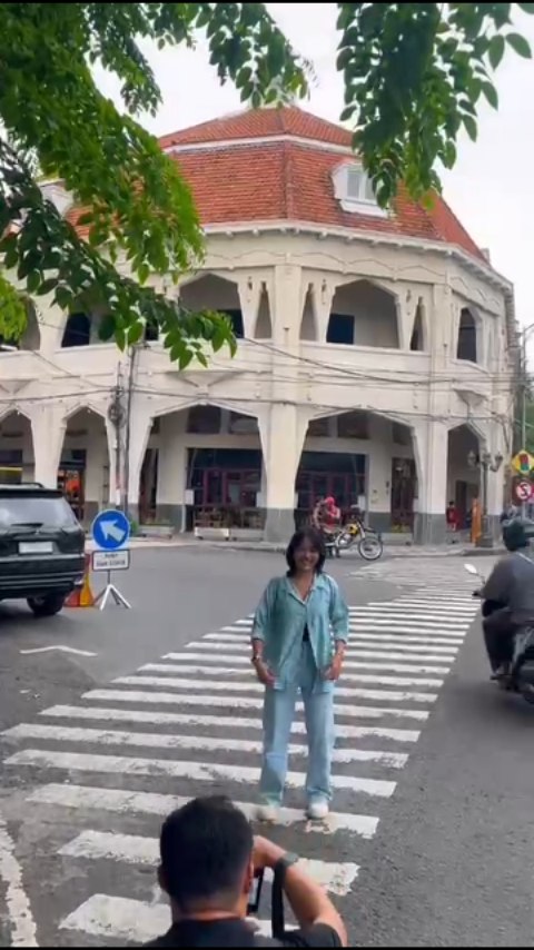 Asah Skill Fotografi Jurnalistik, Praktik Langsung di Jalan Tunjungan Surabaya  ✨ Caption
