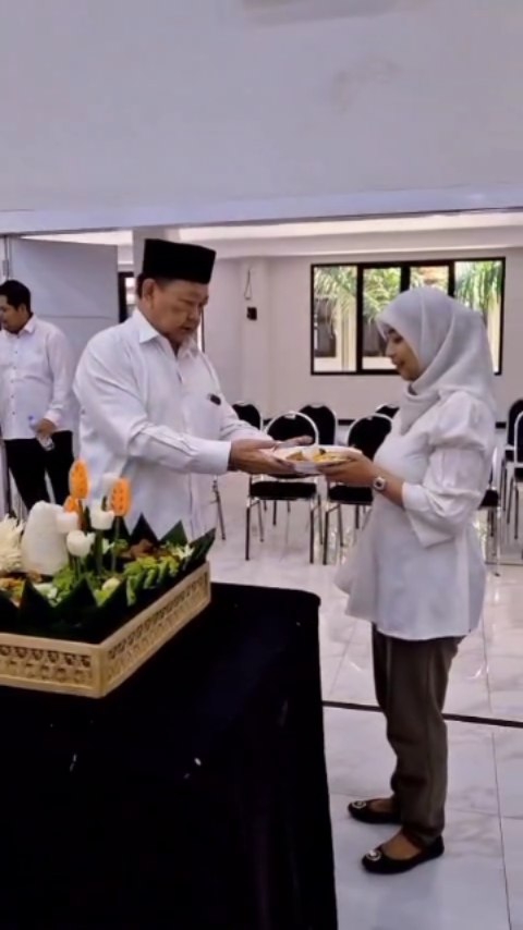 Dies Natalis ke-44 Ubhara Surabaya Dibuka dengan Khotmil Qur’an dan Pemotongan Tumpeng
