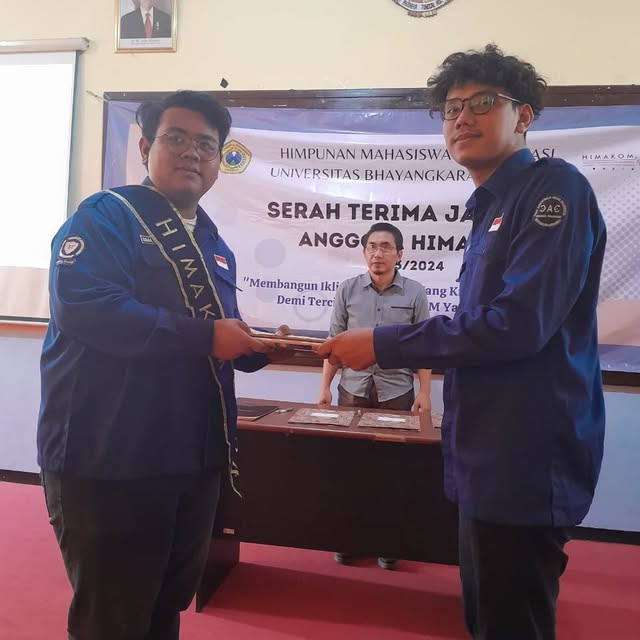 Serah Terima Jabatan HIMAKOM UBHARA Surabaya Periode 2023/2024