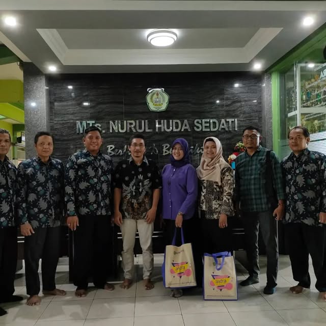 FISIP UBHARA Surabaya Gelar Pelatihan Jurnalistik di MTs. Nurul Huda Sedati