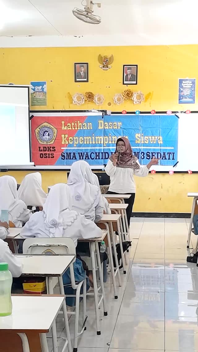Kolaborasi FISIP Ubhara dan SMA Wachid Hasyim 3 Sedati