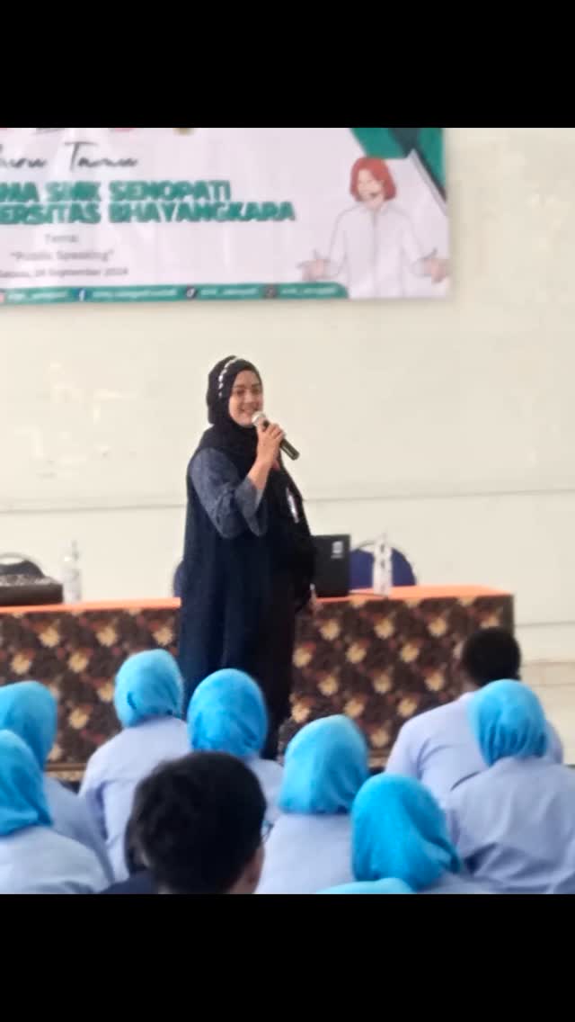 Belajar Public Speaking Bersama Kak Tira