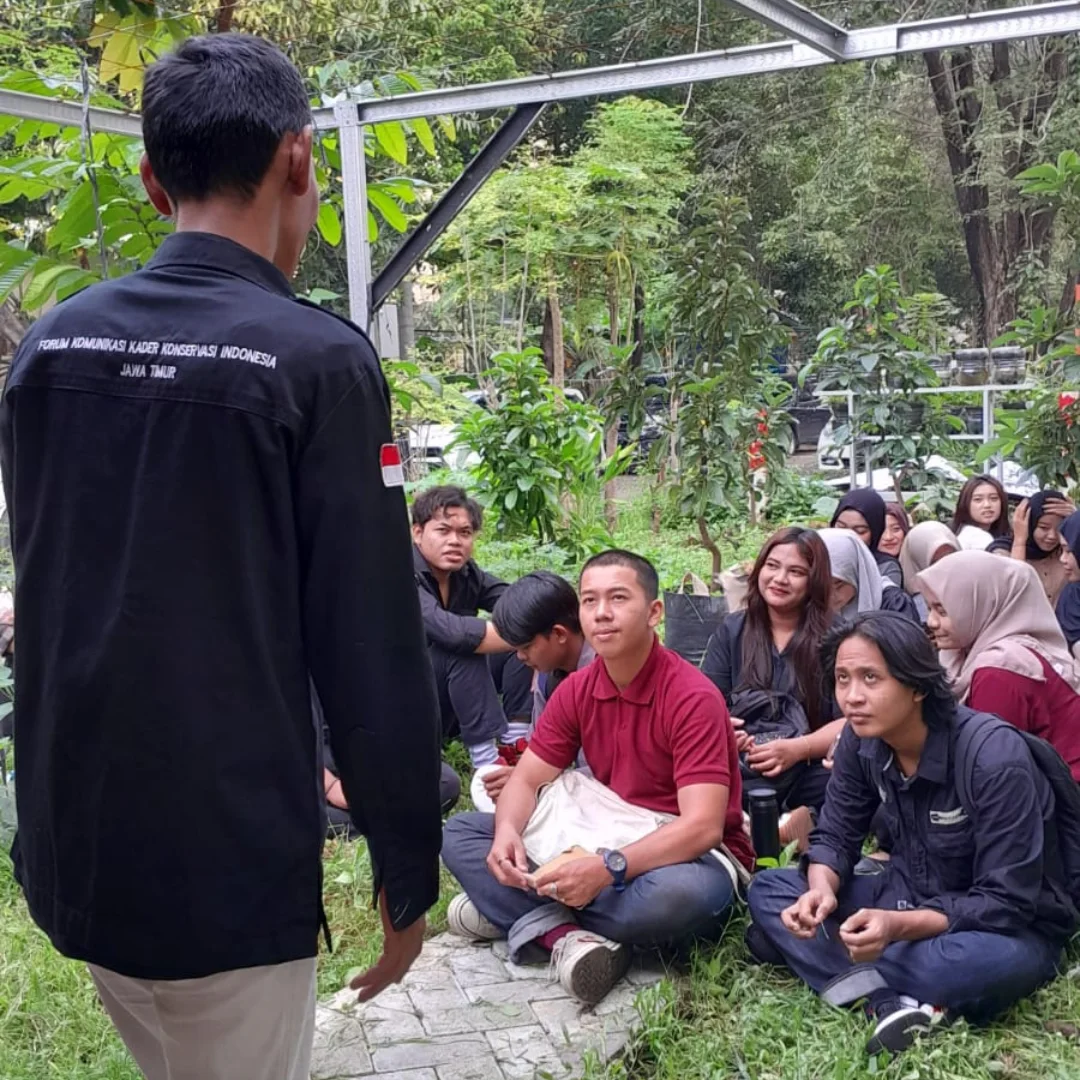 FISIP UBHARA Surabaya Gelar Pelatihan Urban Farming di Hari Bumi 2025